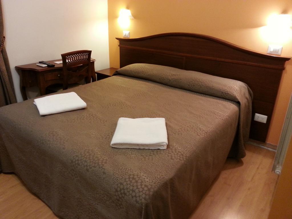 Guesthouse Alex II Ρώμη Δωμάτιο φωτογραφία