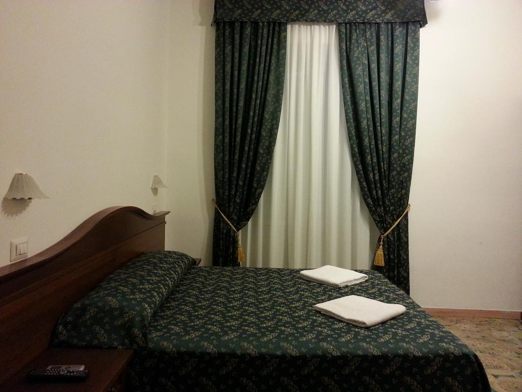 Guesthouse Alex II Ρώμη Δωμάτιο φωτογραφία
